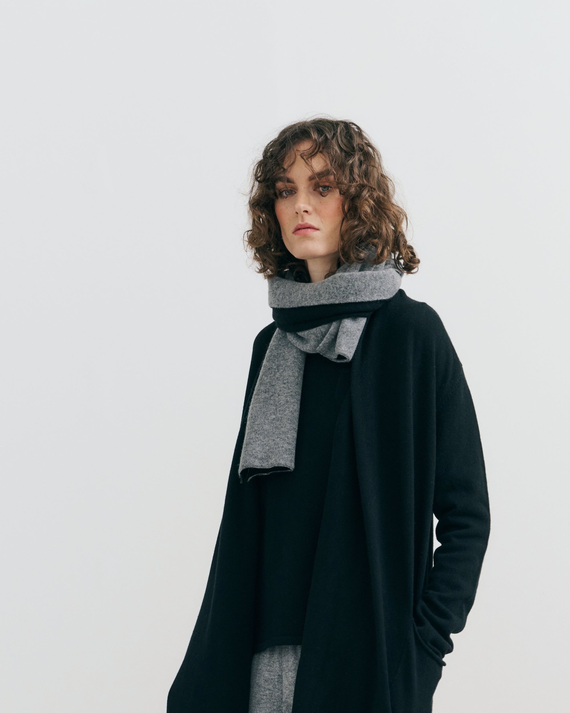 cashmerism : cashmere dual tone scarf in black & grey