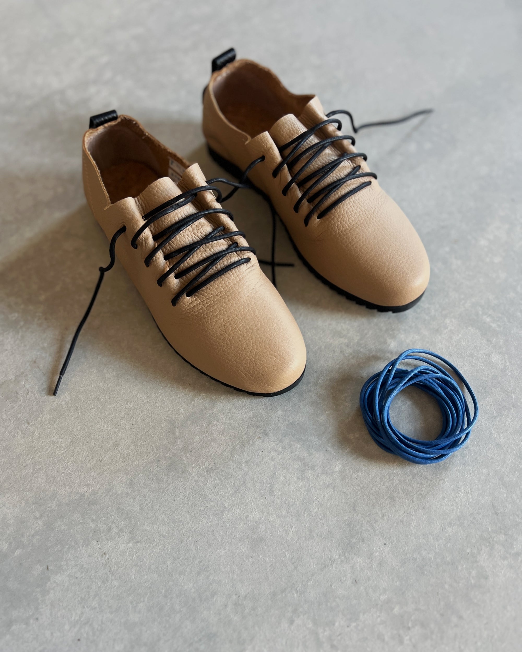 swaanarlberg : japanese leather shoes in cappuccino & carbon