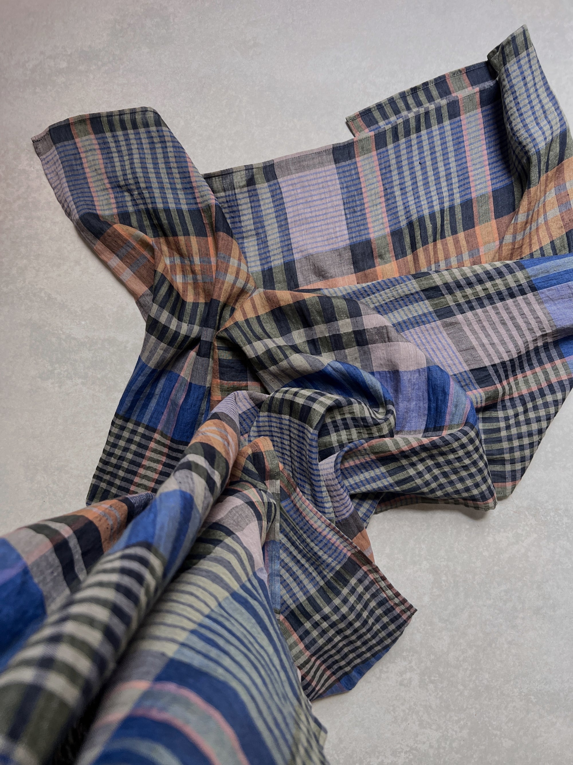 LJ struthers : plaid cotton chapter scarf