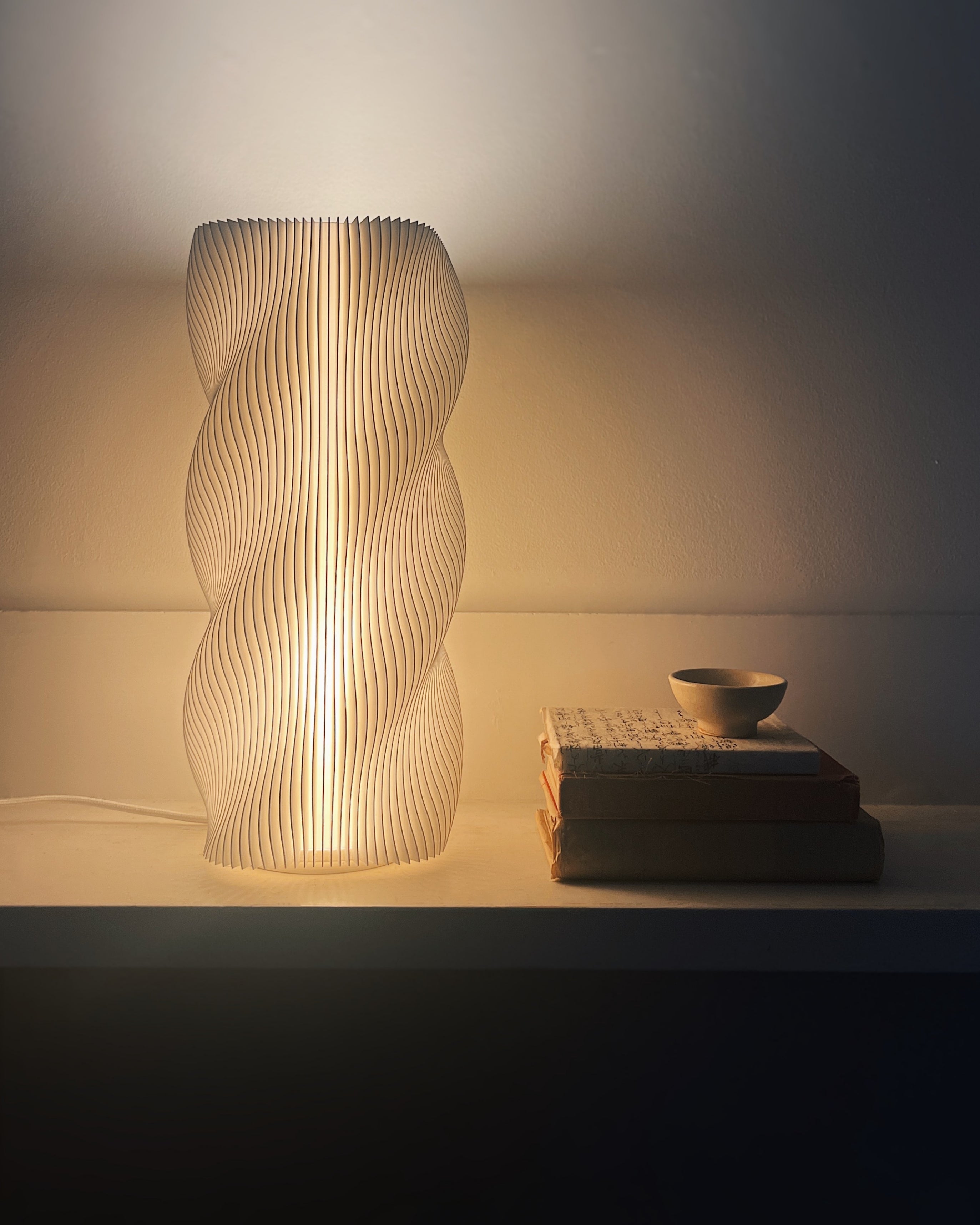 elementa : wavy table lamp