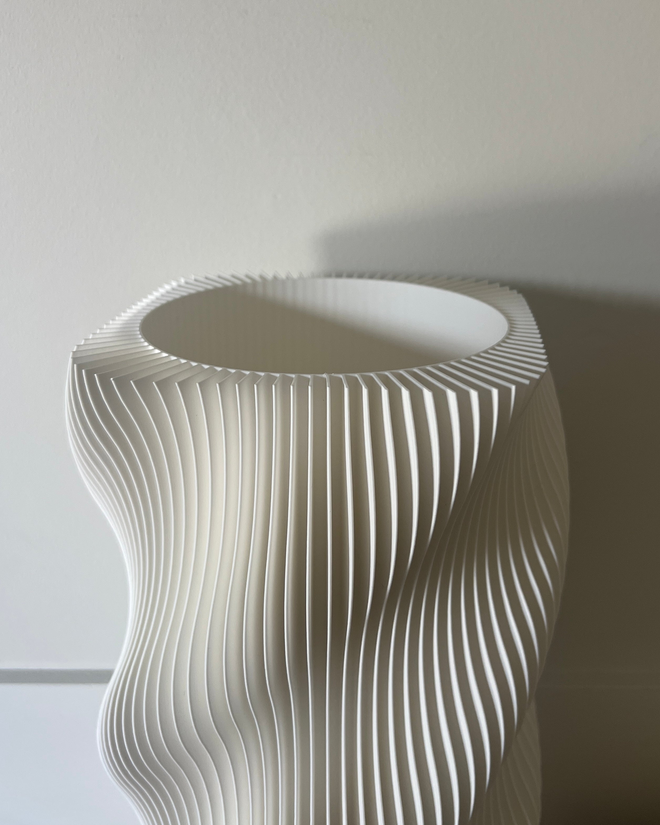 elementa : wavy table lamp