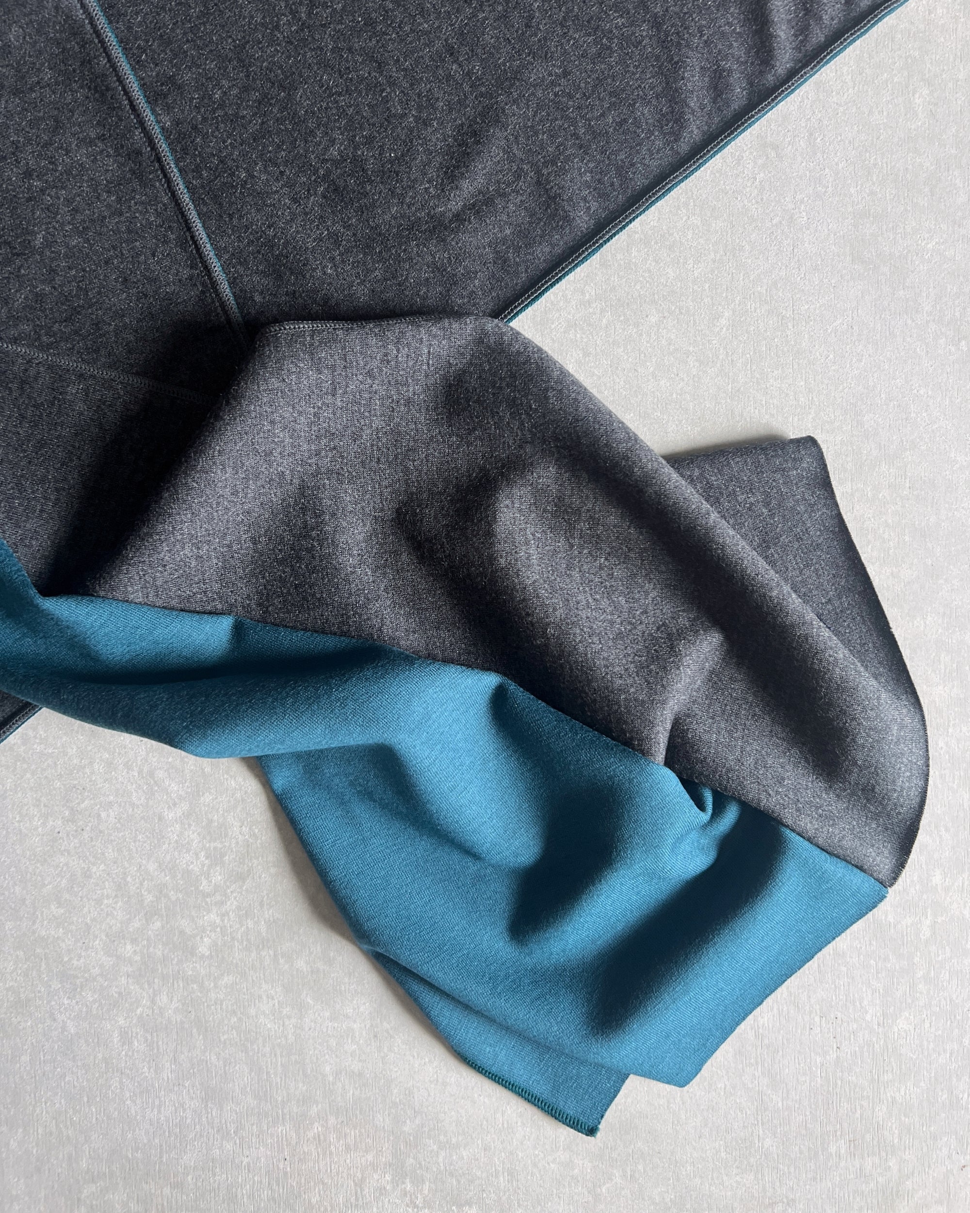 hac : wool scarf in atlantic & charcoal