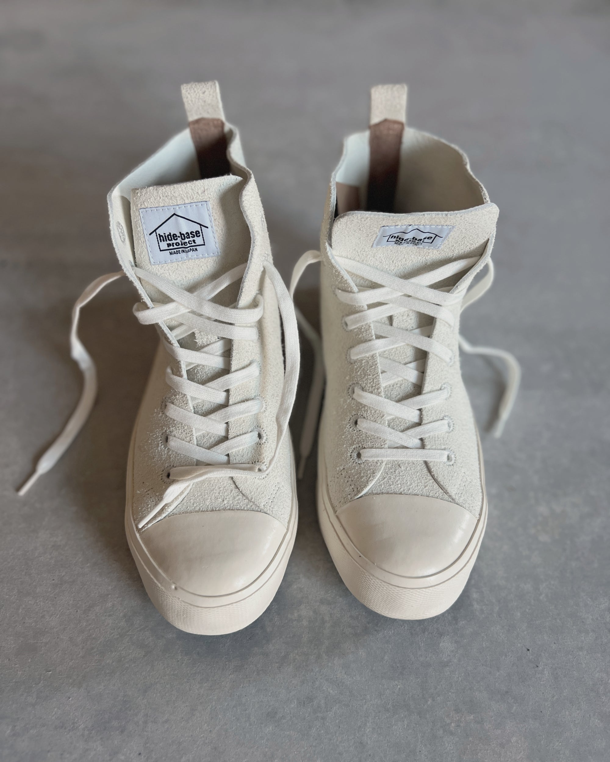 hide-base project : suede high-top shoes in white