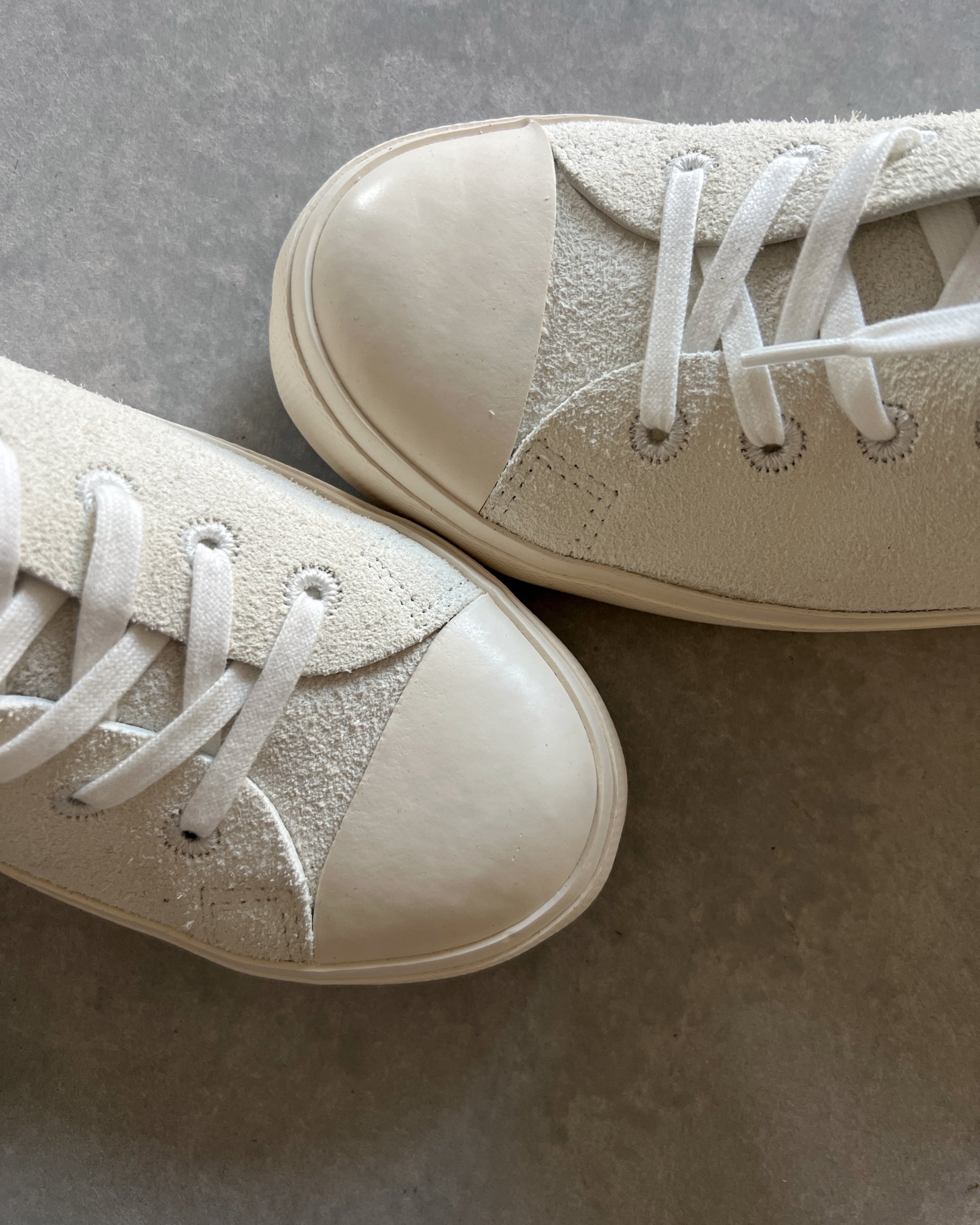 hide-base project : suede high-top shoes in white