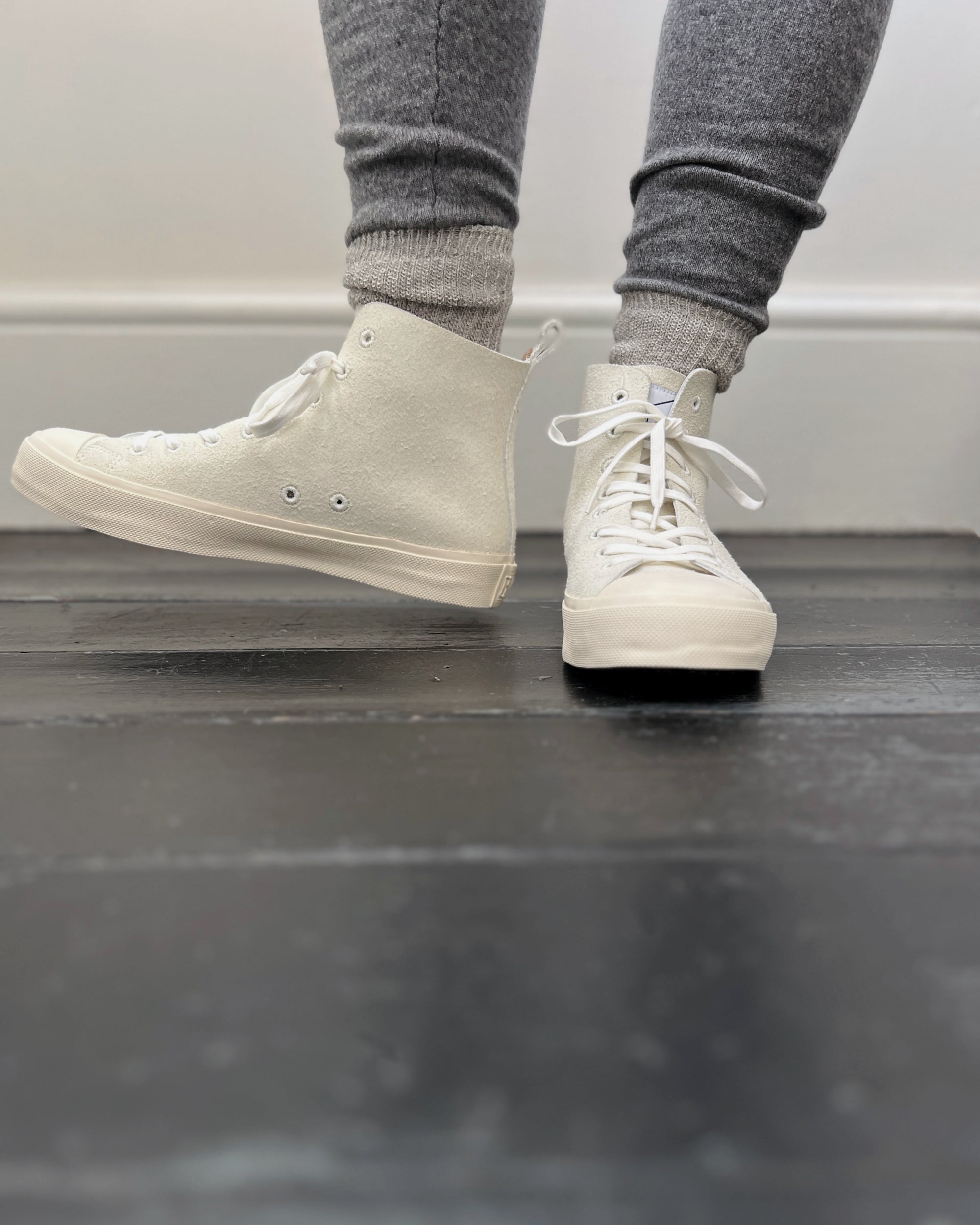 hide-base project : suede high-top shoes in white