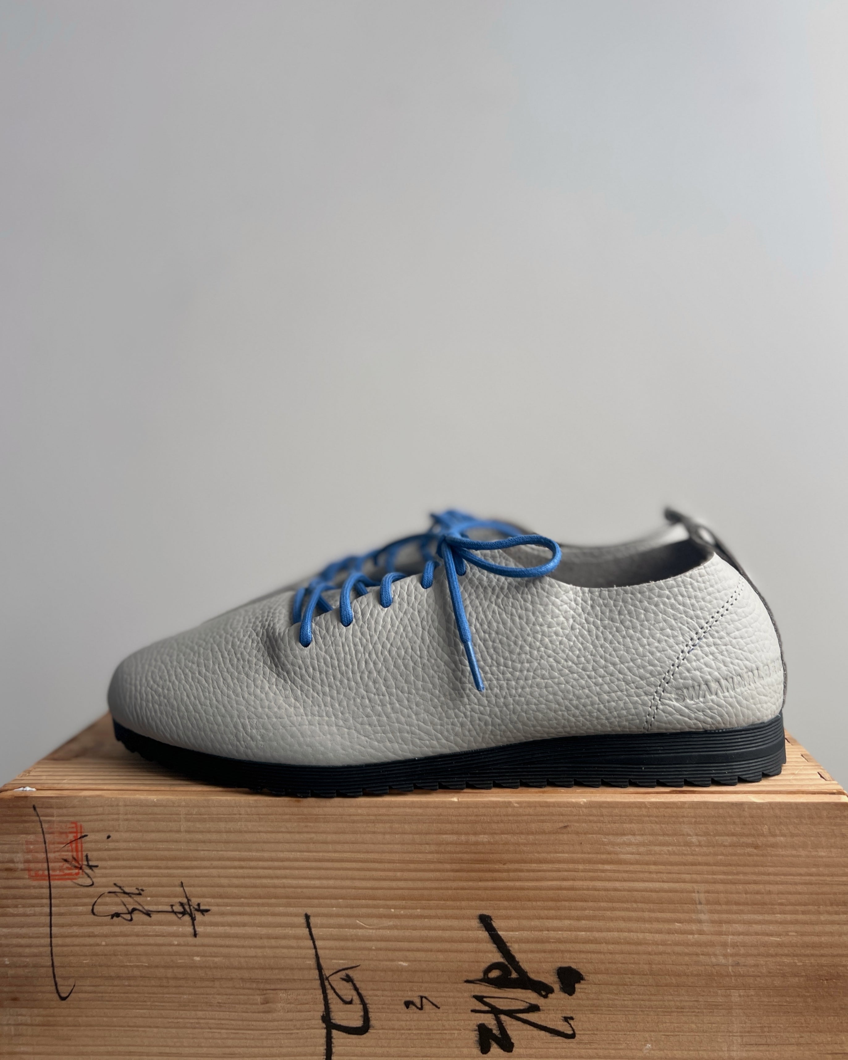 swaanarlberg : japanese leather shoes in dove