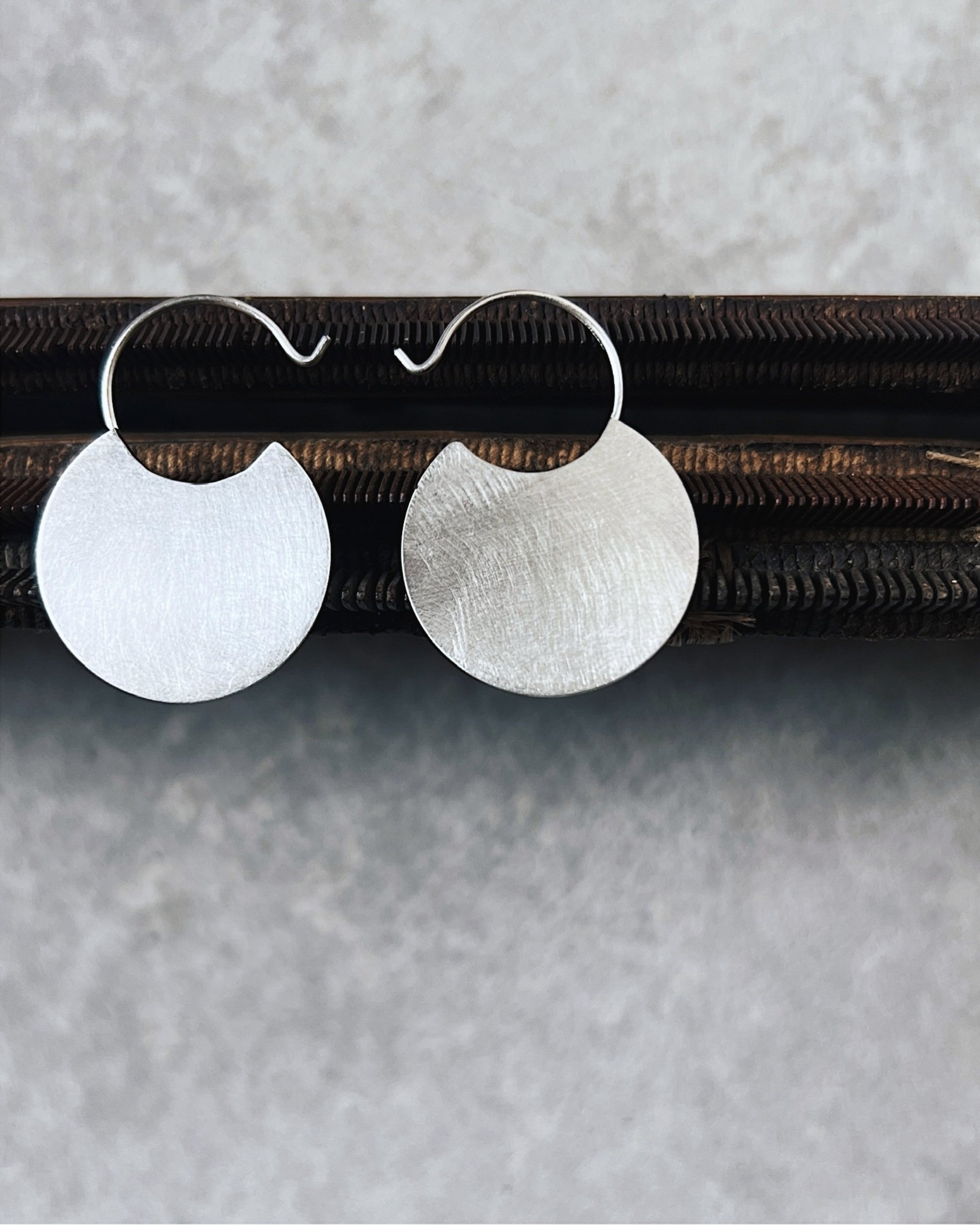 stacey vickery : medium silver disc earrings