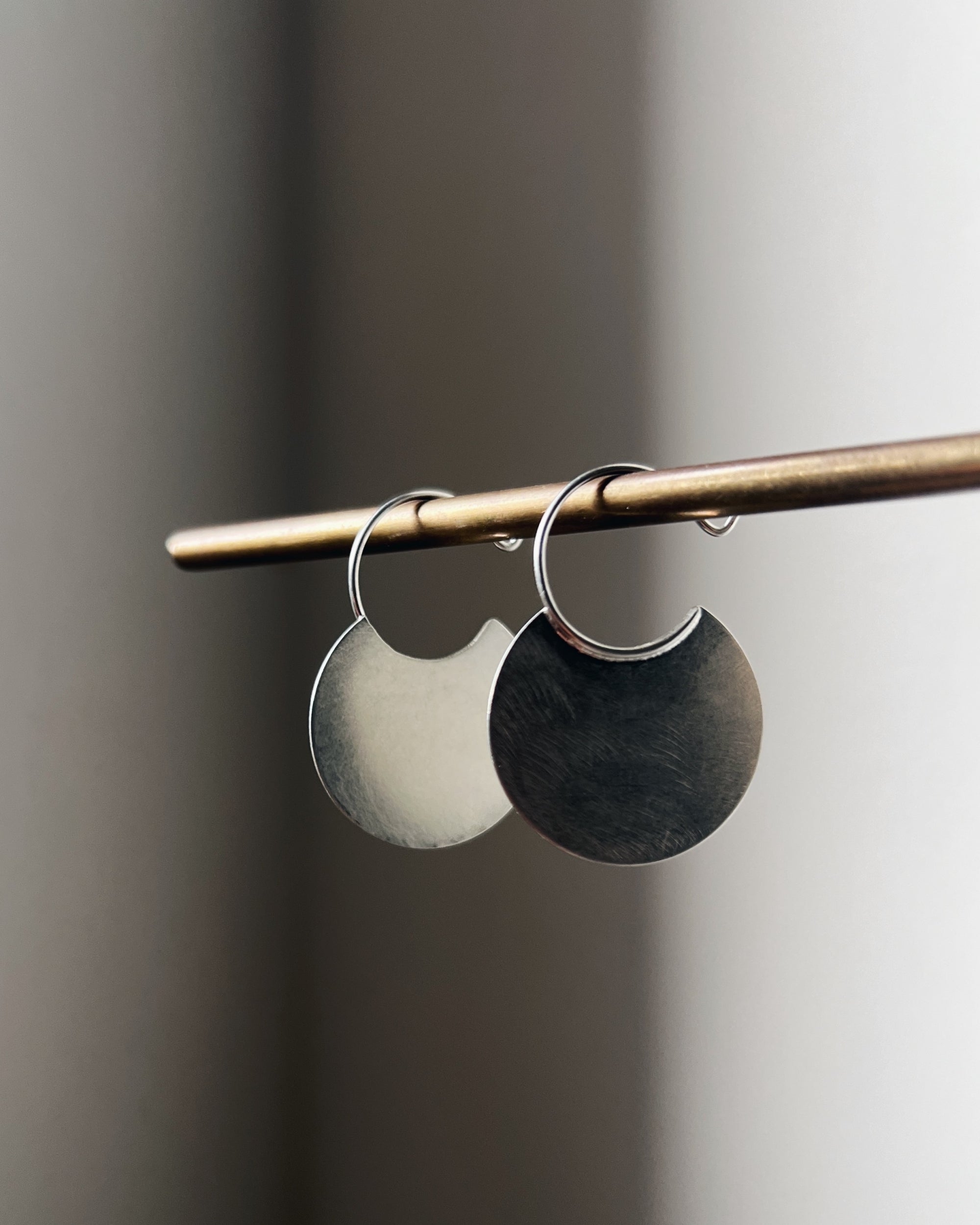 stacey vickery : medium silver disc earrings