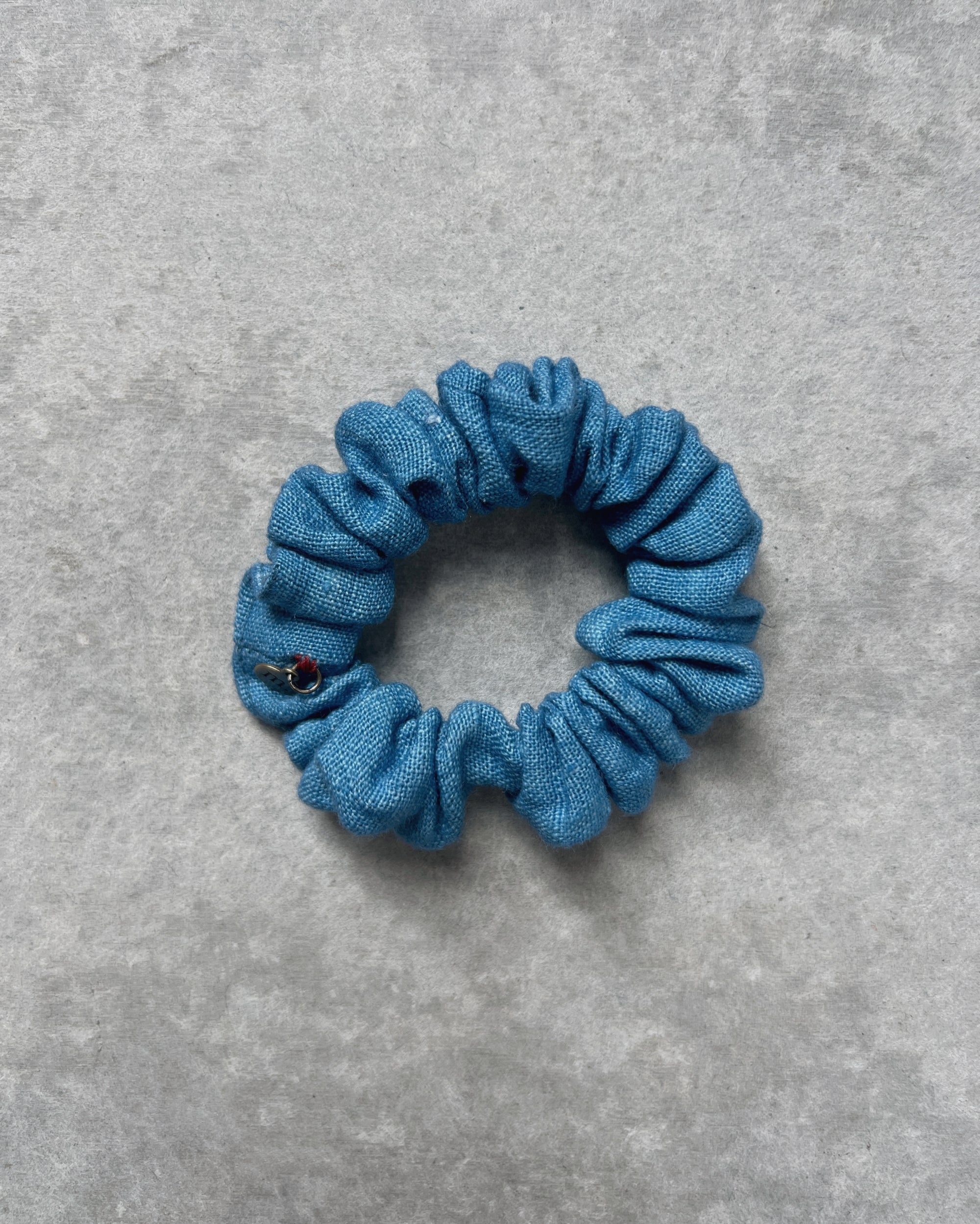 'm' for the maker : light indigo scrunchie