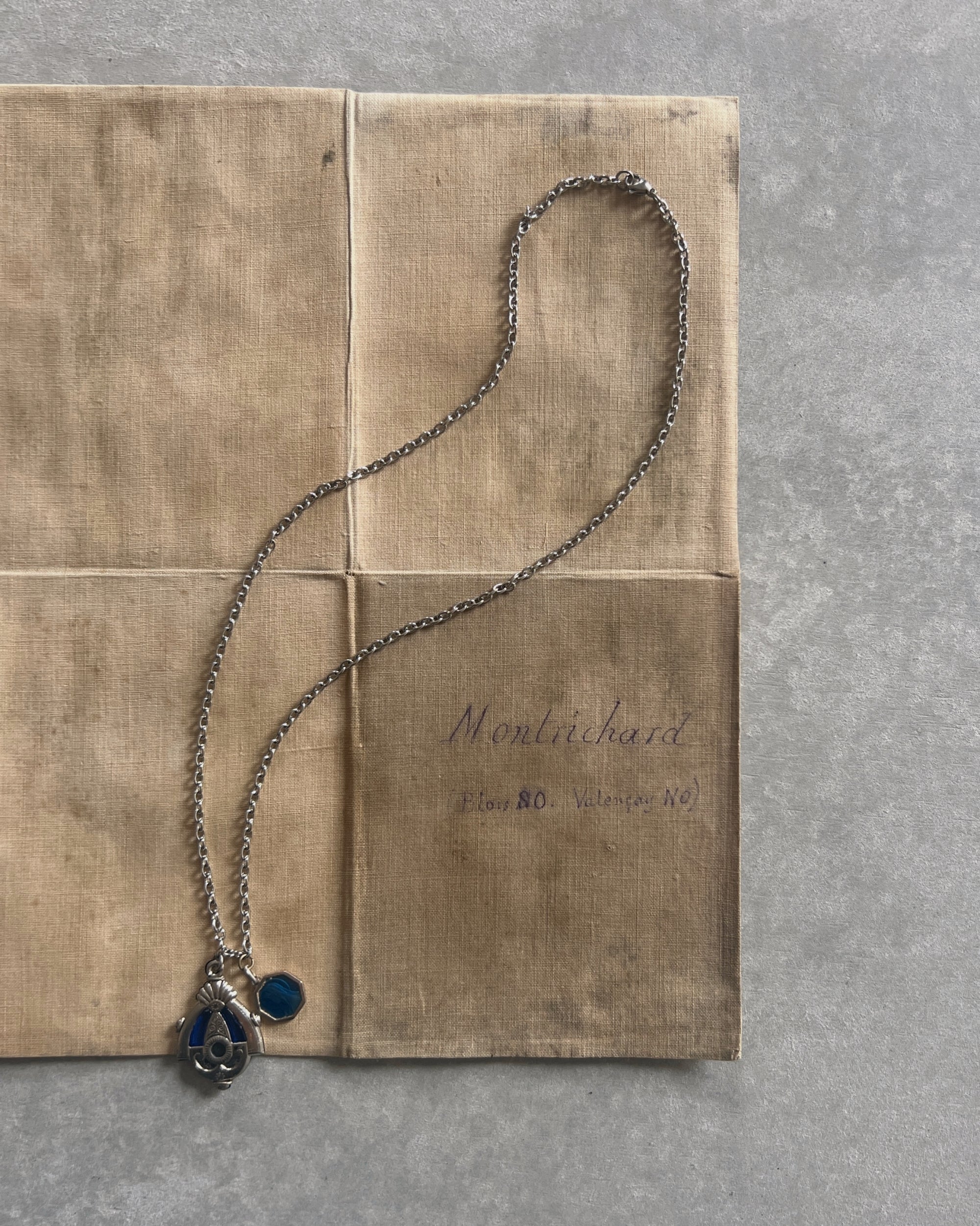 modern marcel : vintage pendant necklace