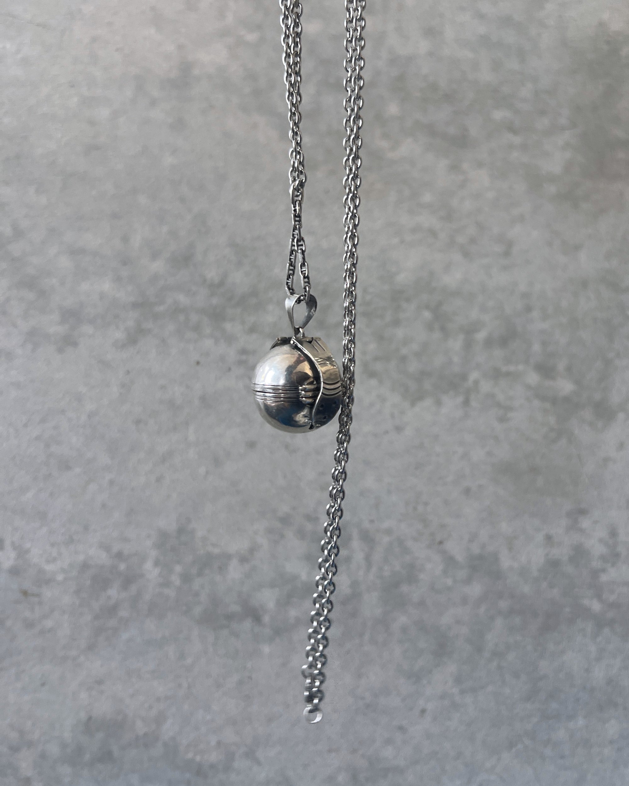 modern marcel : vintage silver locket necklace