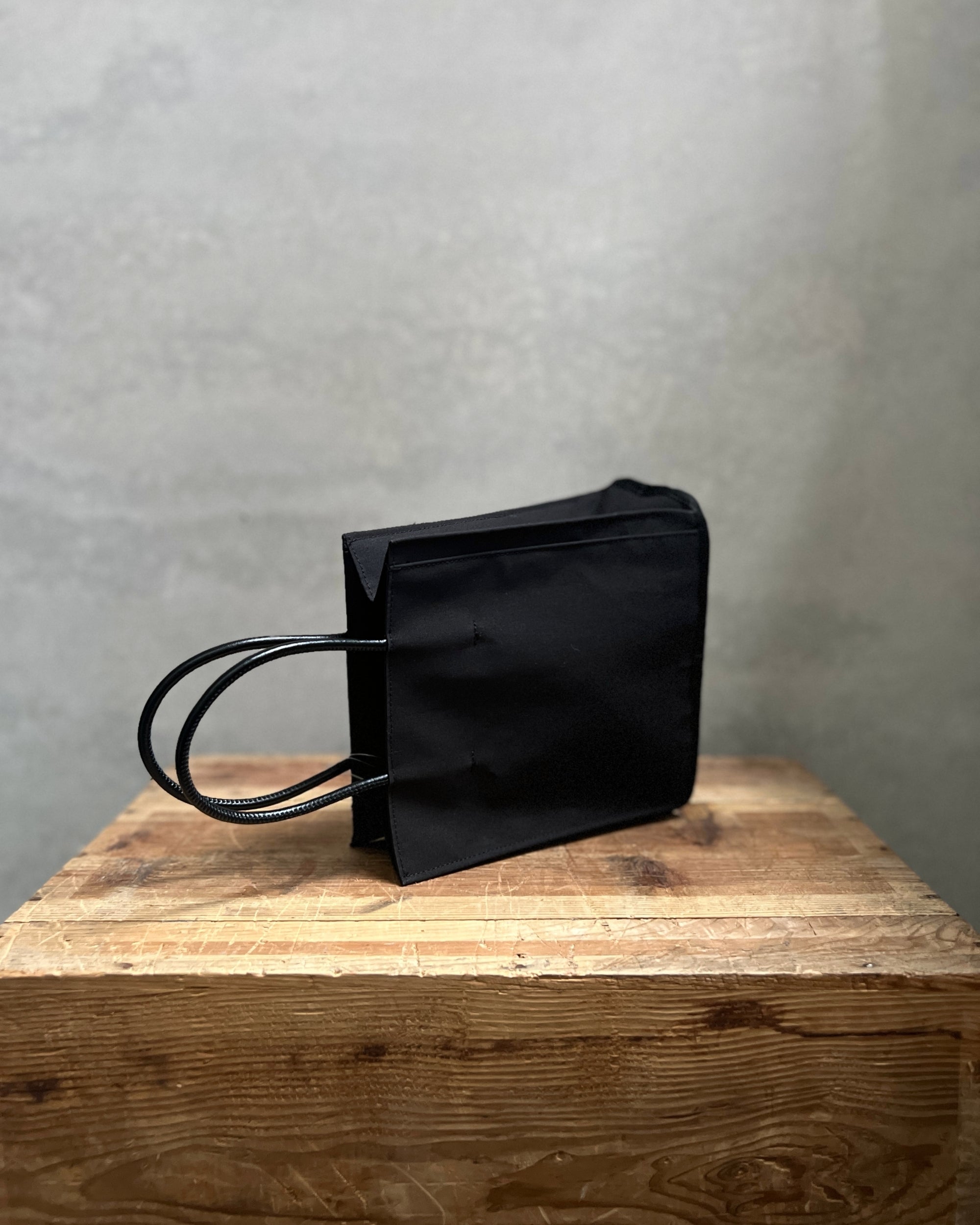 Rootote : tofu tote in carbon