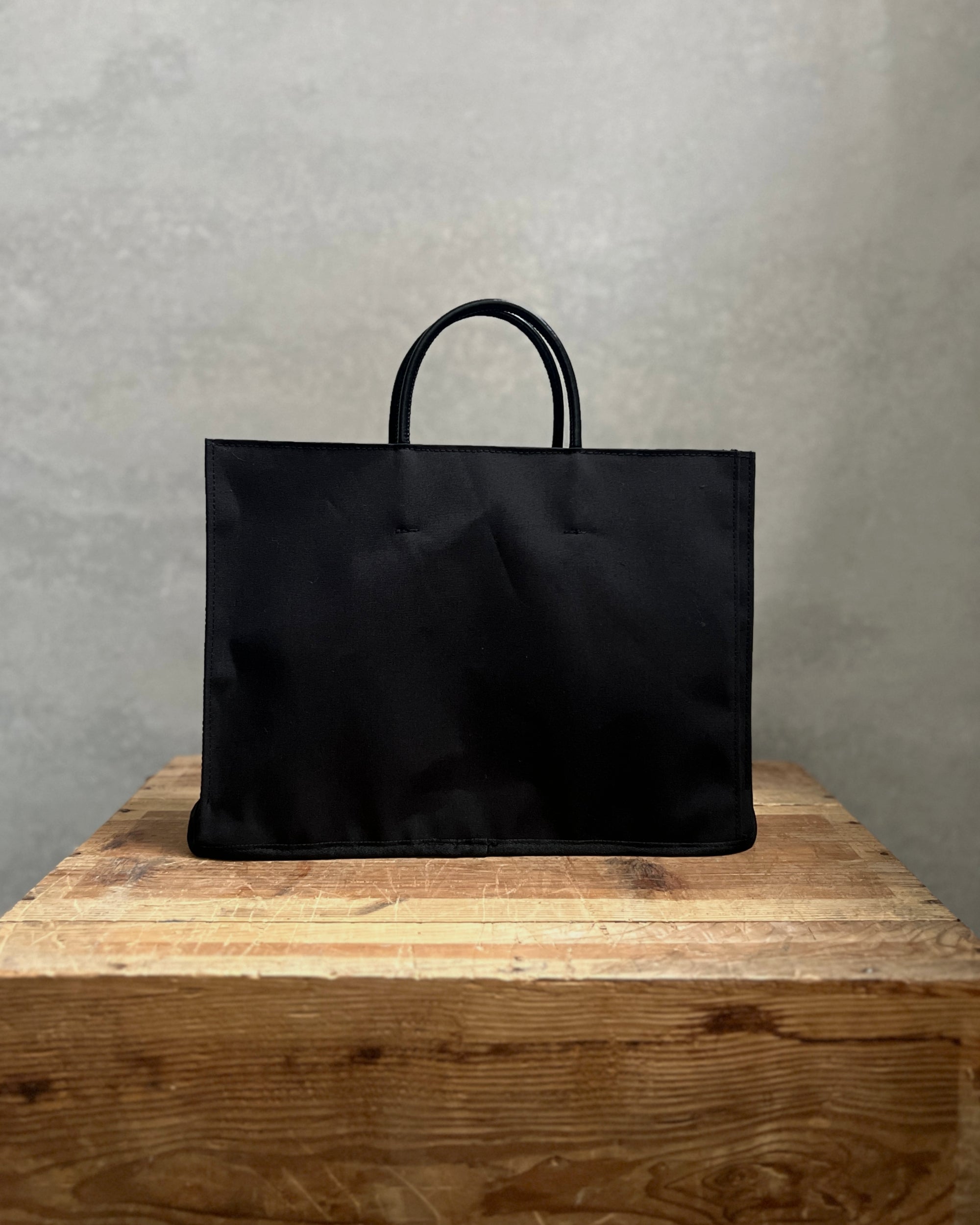 Rootote : tofu tote in carbon