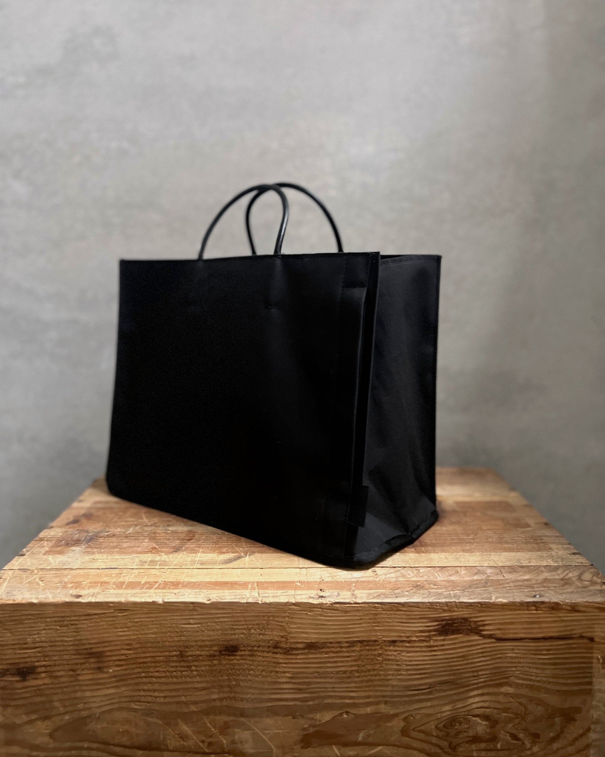 Rootote : tofu tote in carbon