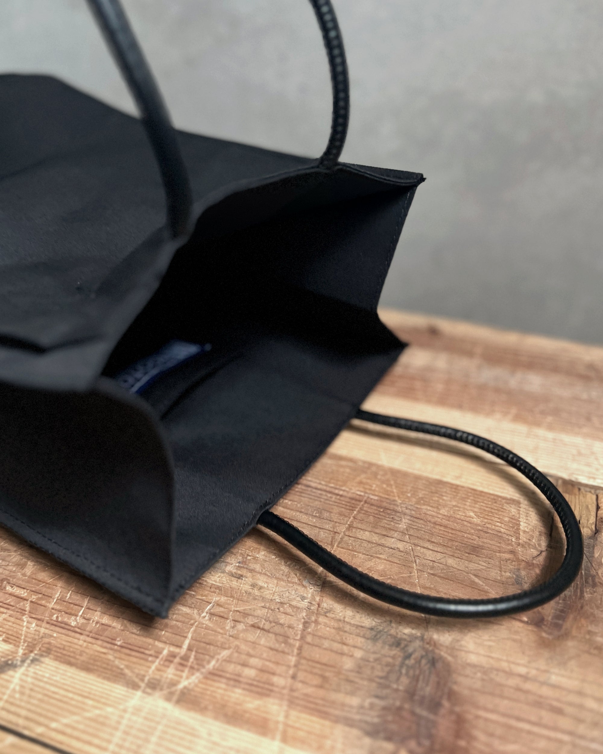 Rootote : tofu tote in carbon