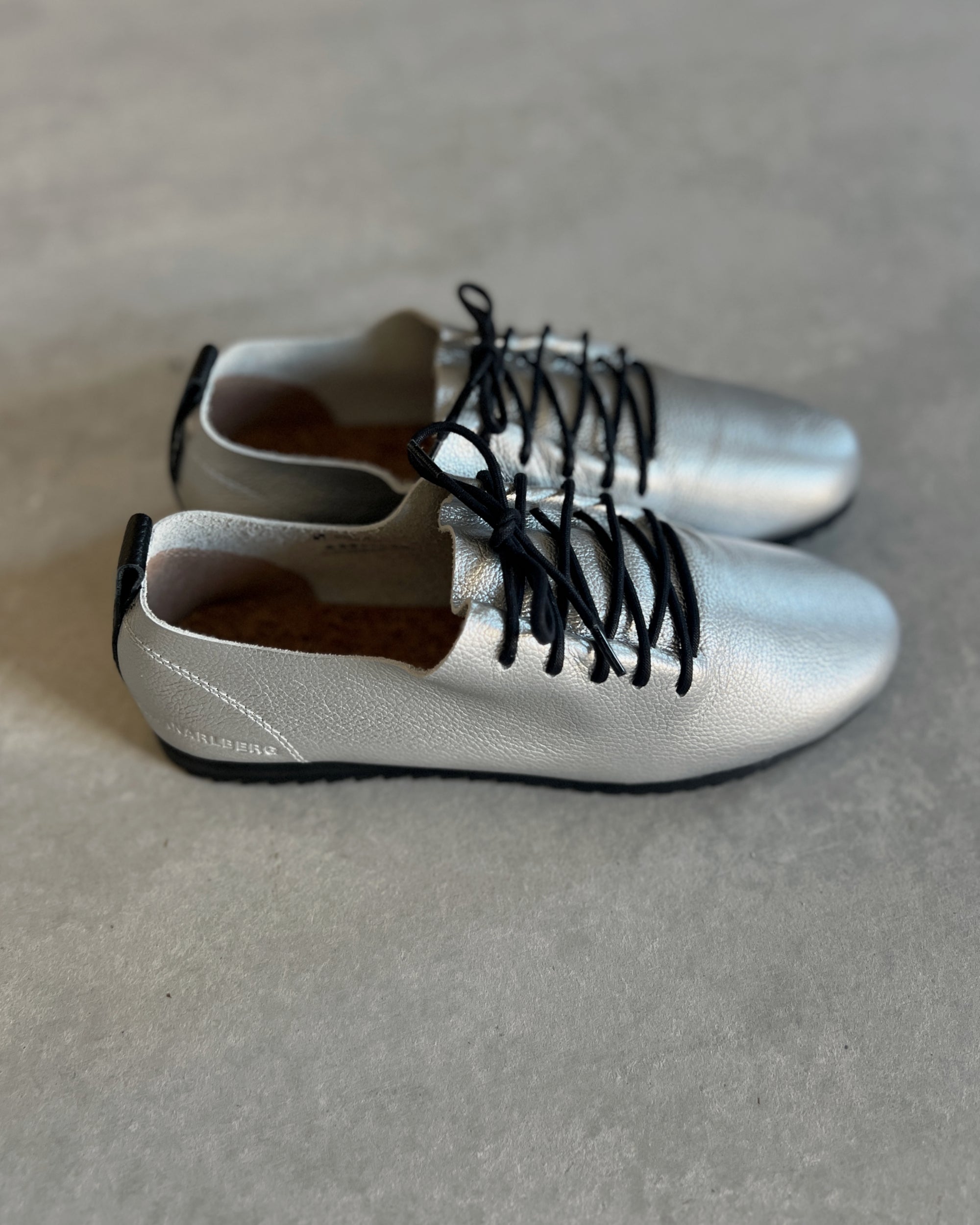 swaanarlberg : japanese leather shoes in silver & carbon