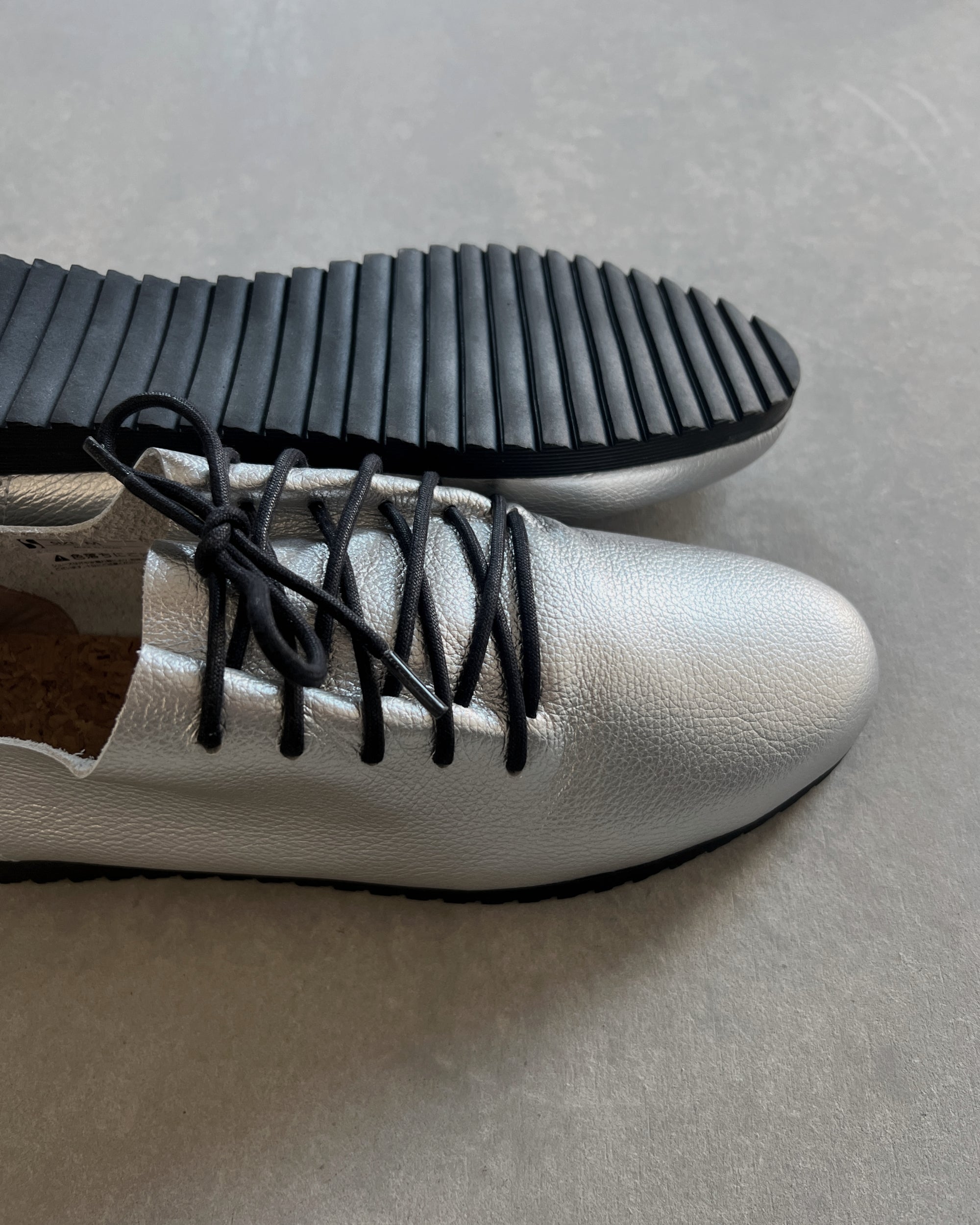 swaanarlberg : japanese leather shoes in silver & carbon