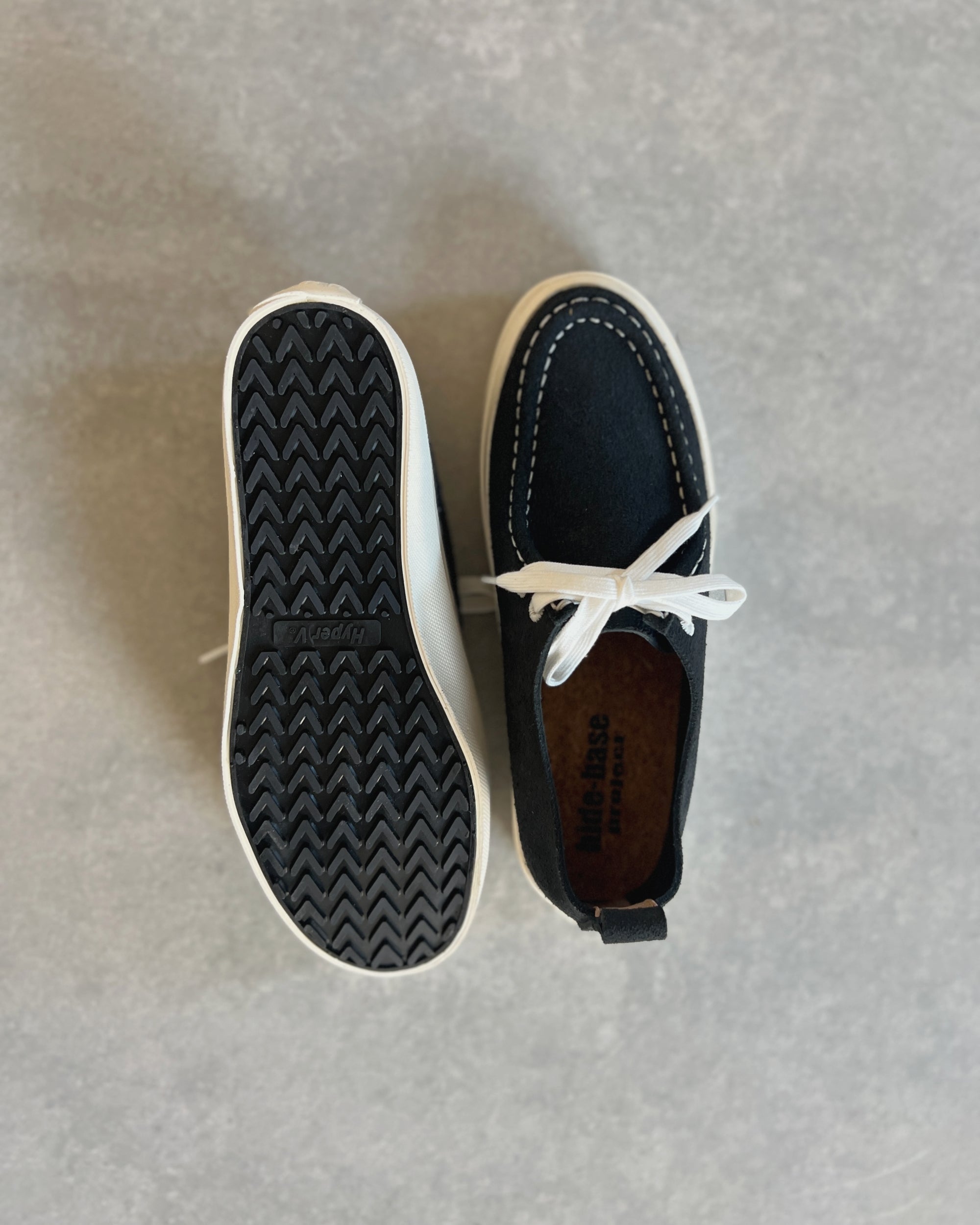 hide-base project : suede boat shoes in carbon