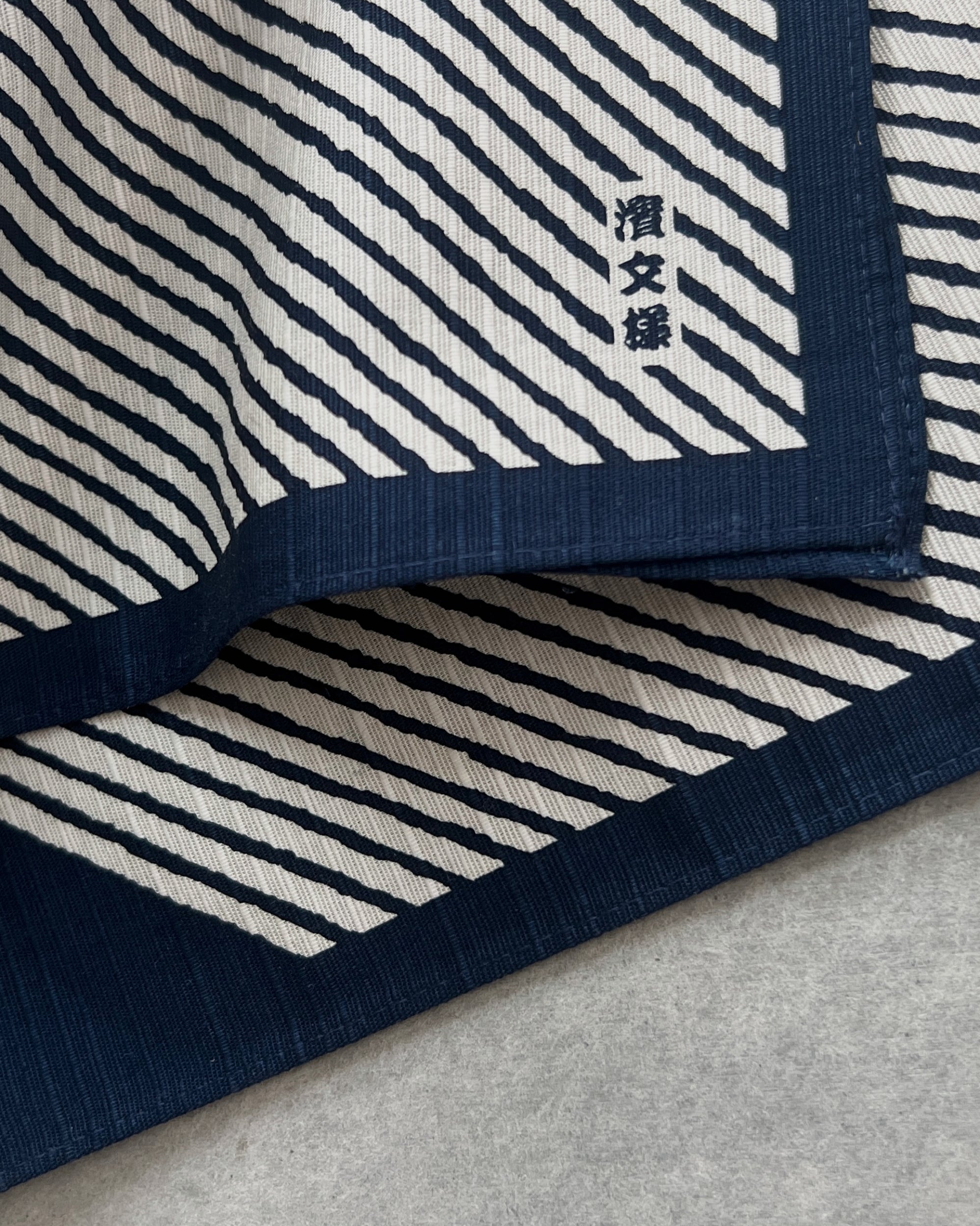 Hamamonyo : cotton striped cloth