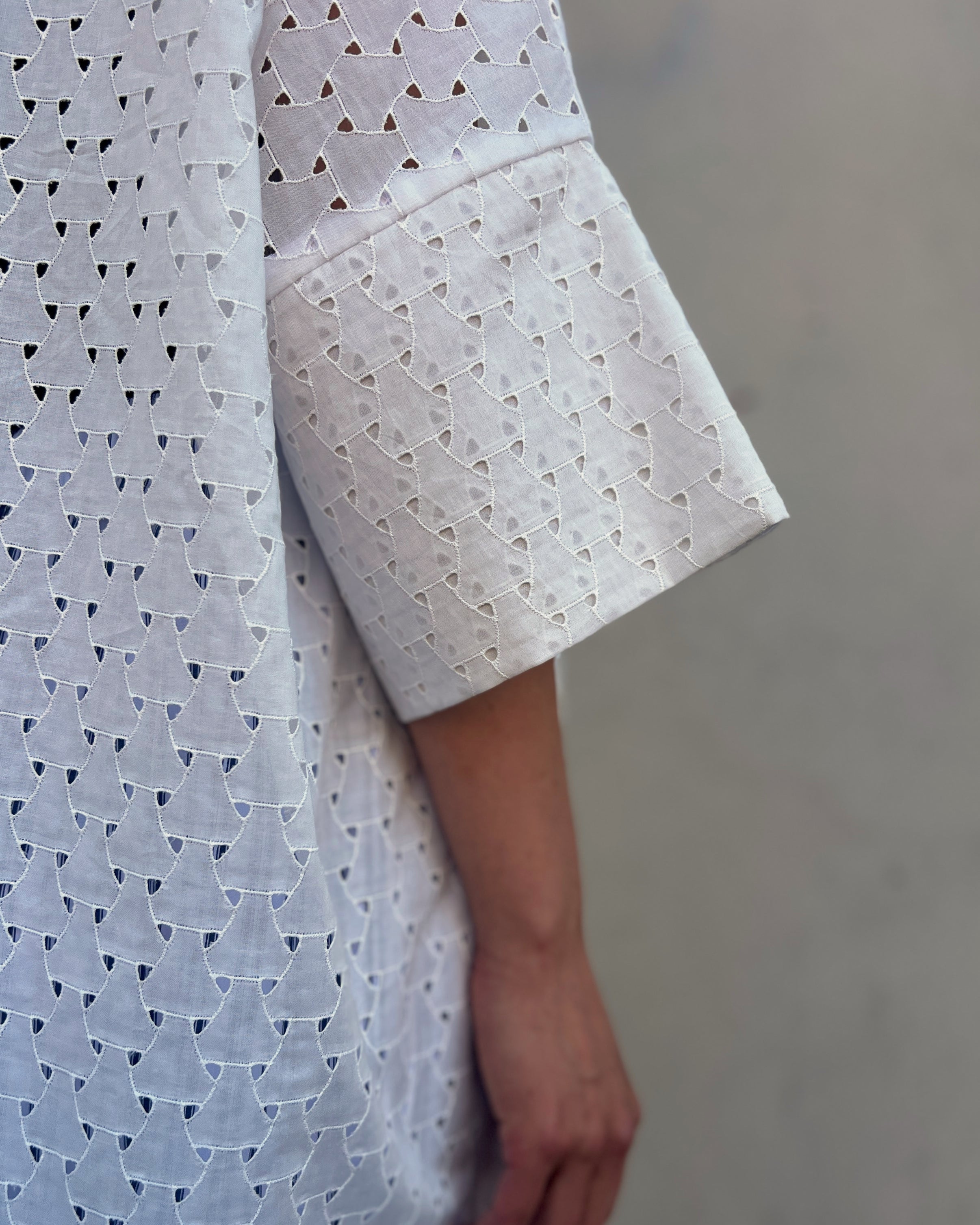 LJ struthers : eyelet cotton lunar smock